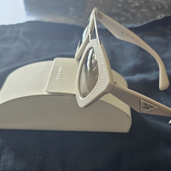 Prada SPR14S Sunglasses - Picture 3 of 5